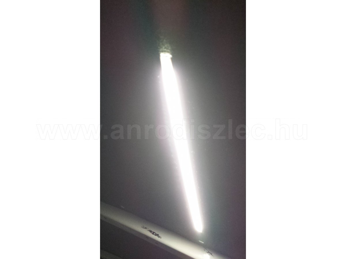 Teherautó raktér világítás természetes fehér LED szalaggal