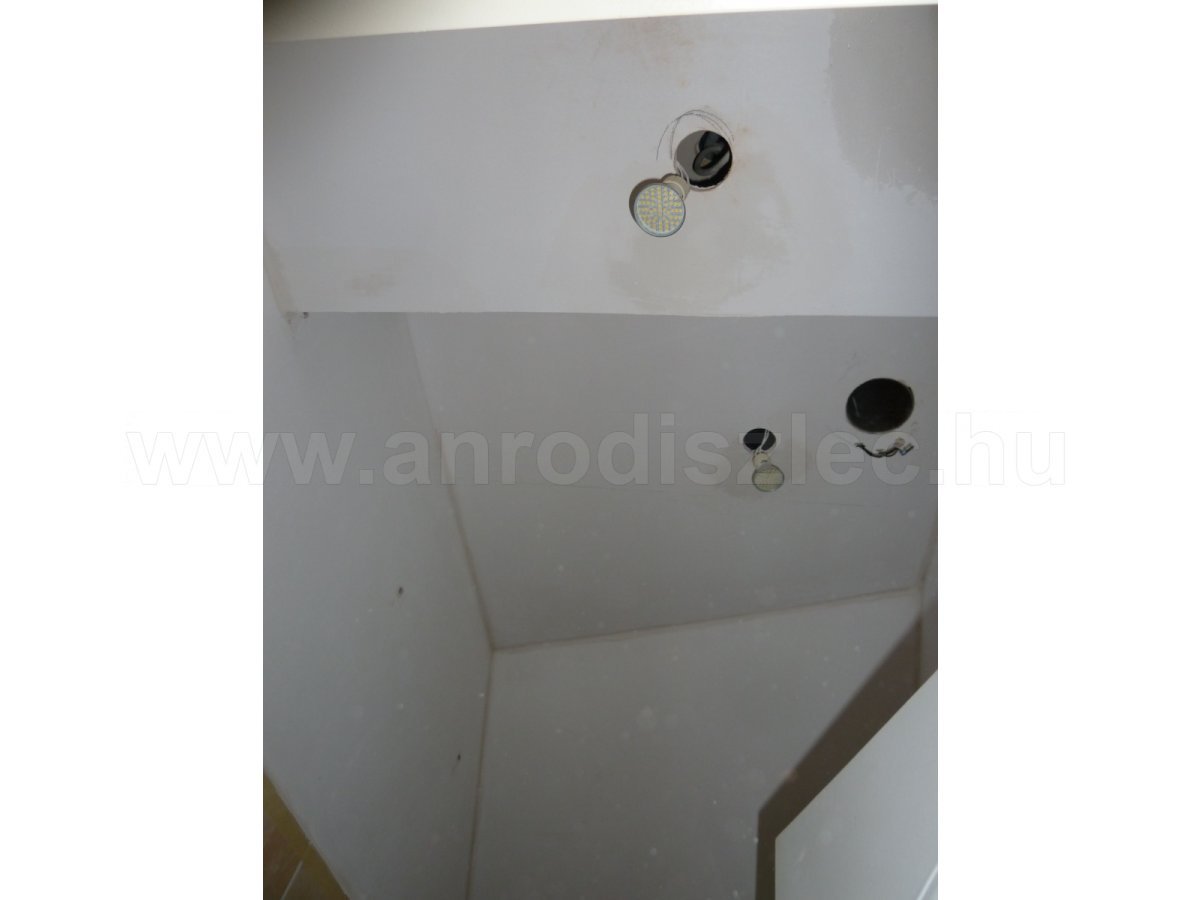 LED spotlámpák villanyszerelés közben