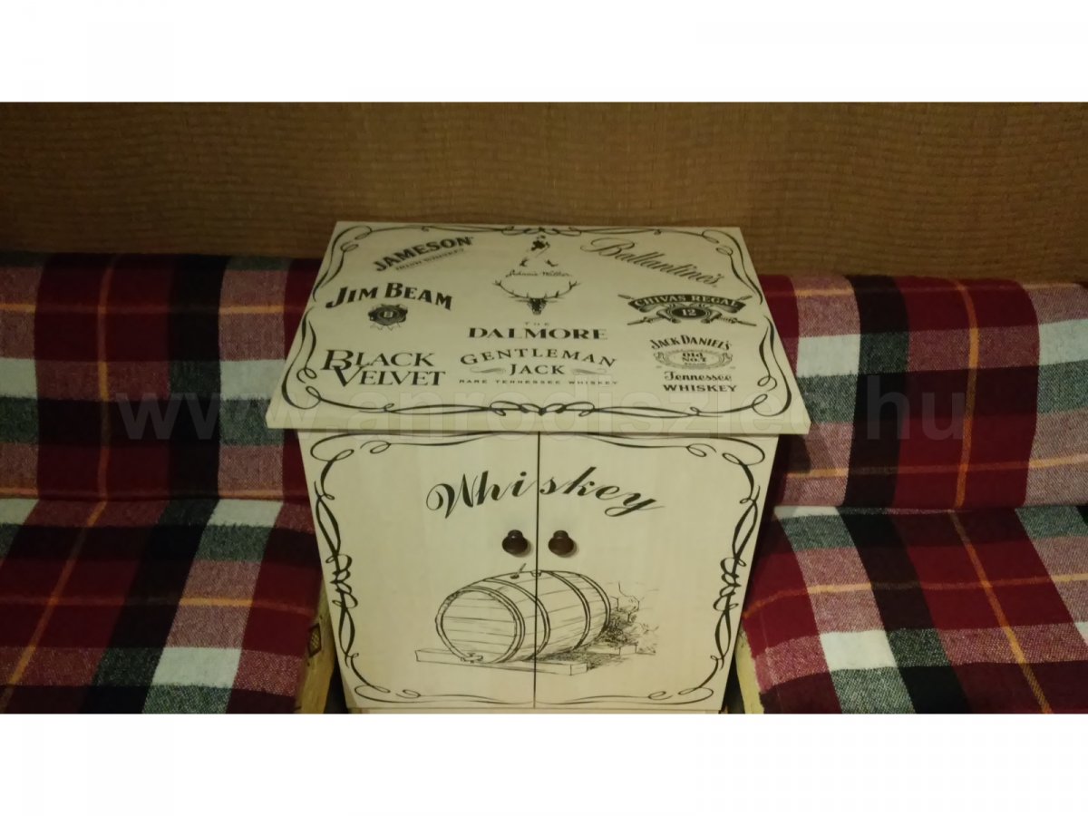 Whiskey szekrény - whiskey márkák egyedi logóival dekorálva
