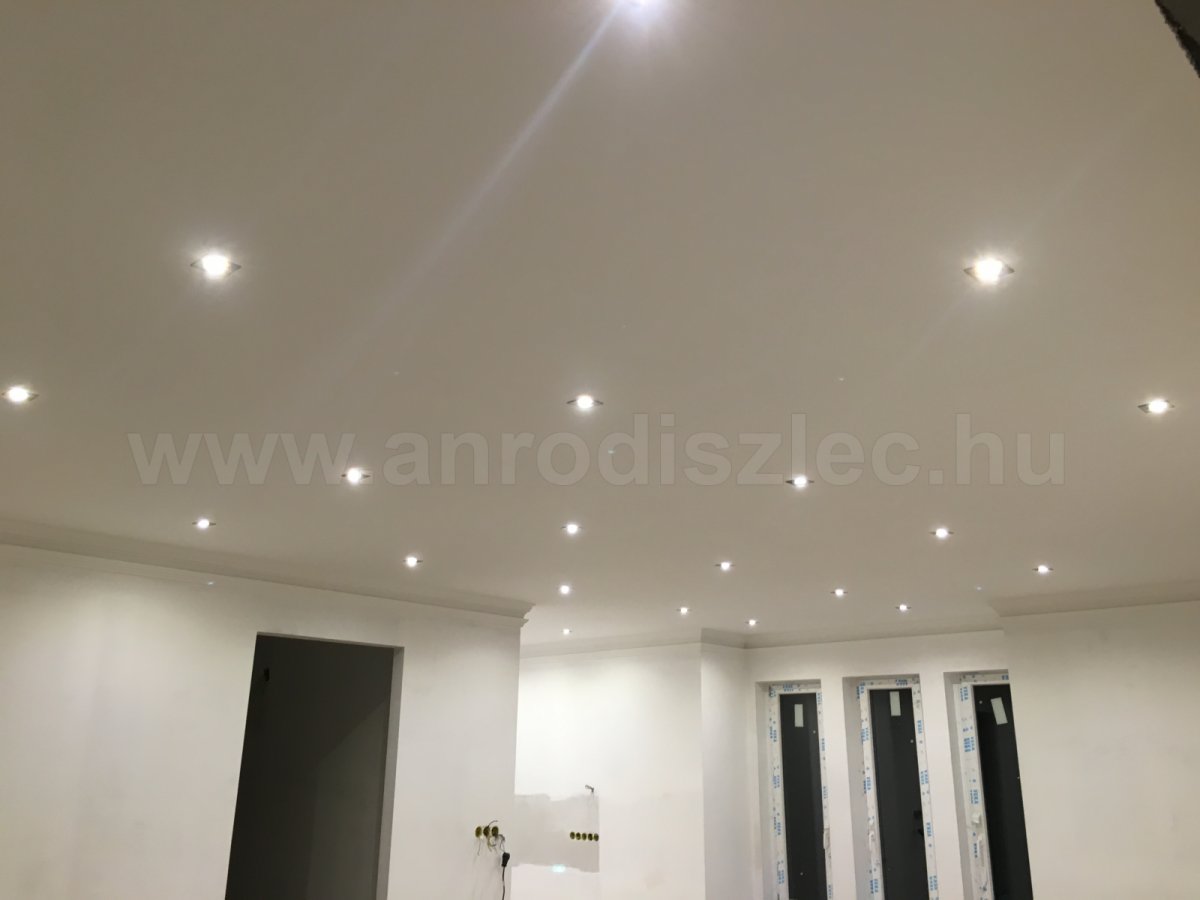 6 wattos LED lámpák mennyezetbe süllyesztve, spot világításhoz