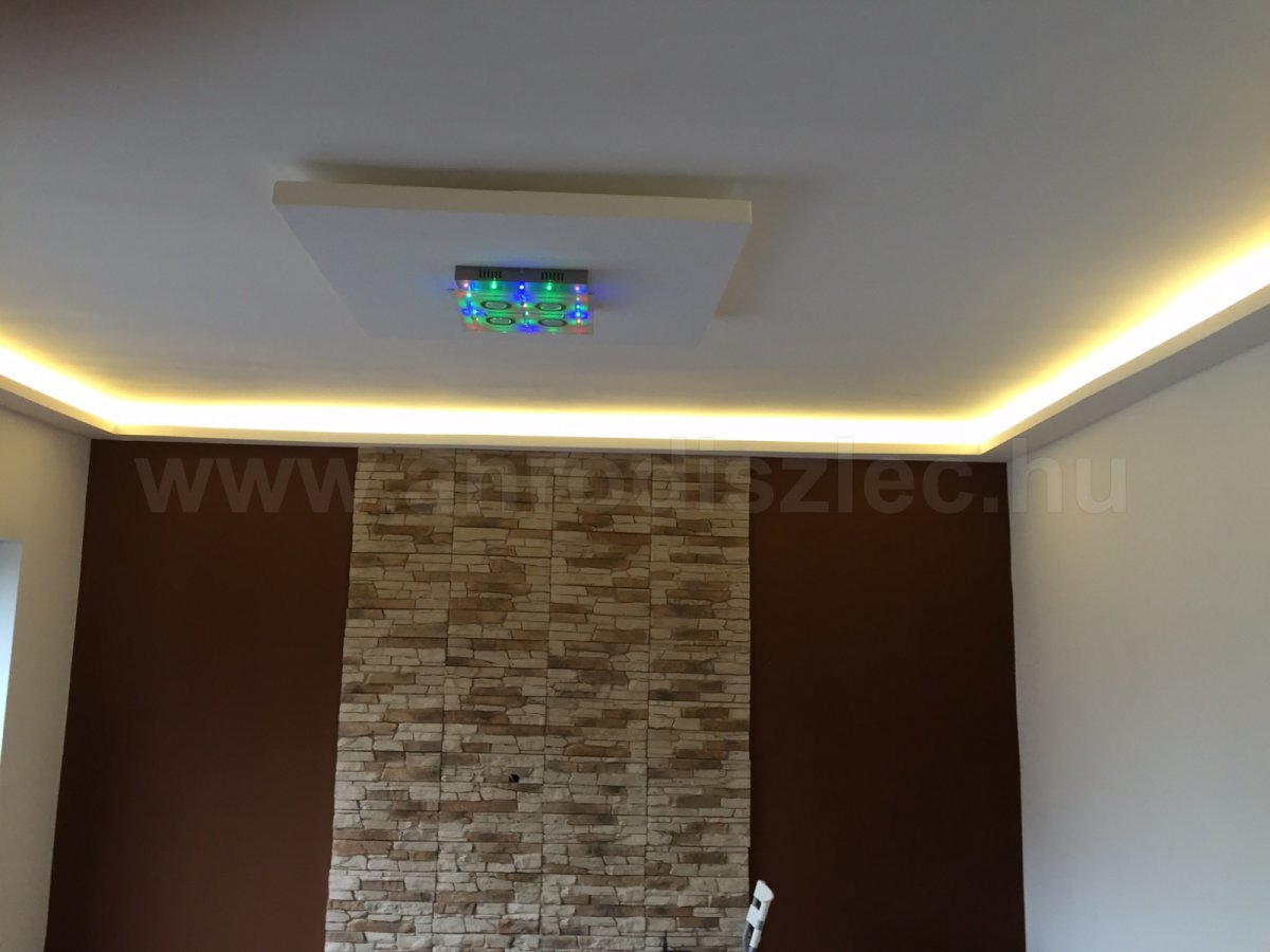 LED világítás nappaliban rejtett led szalaggal