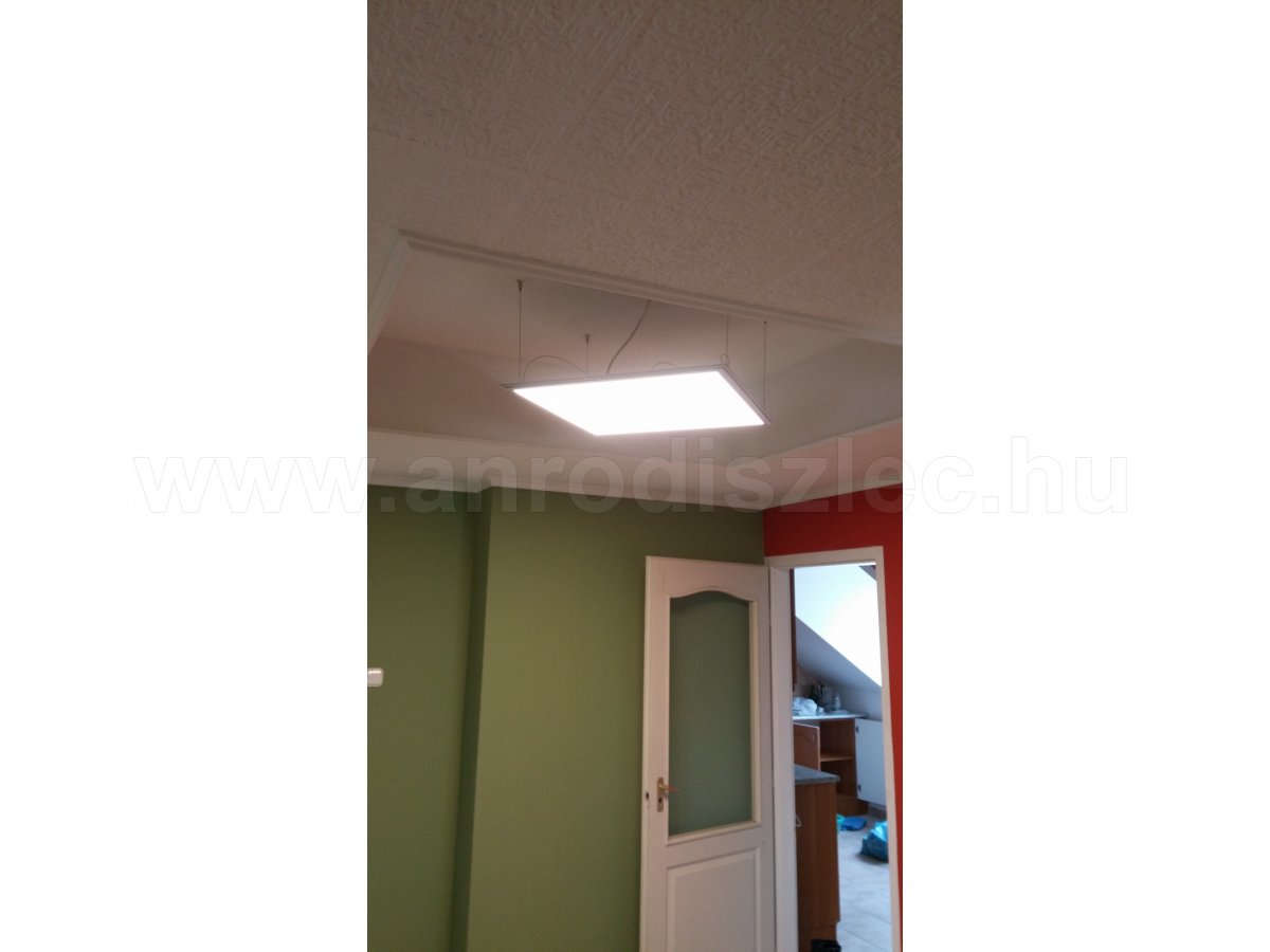 Szobavilágítás LED panellel: egy ventilátoros csillárt váltott a modern LED világítótest
