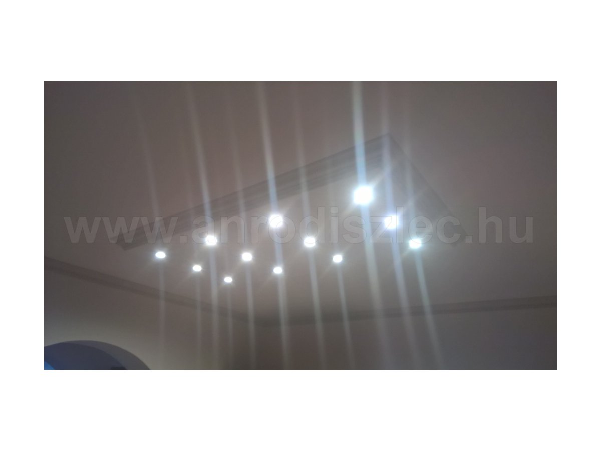 Szabad szemmel nem ajánlatos belenézni a LED lámpák fényébe!