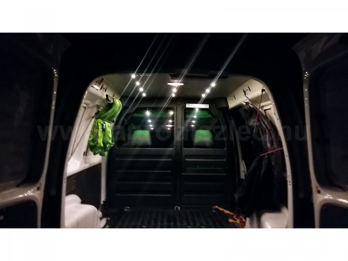 VW Caddy raktér világítás - a fehér led modulok fényt is adnak a csomagtérben
