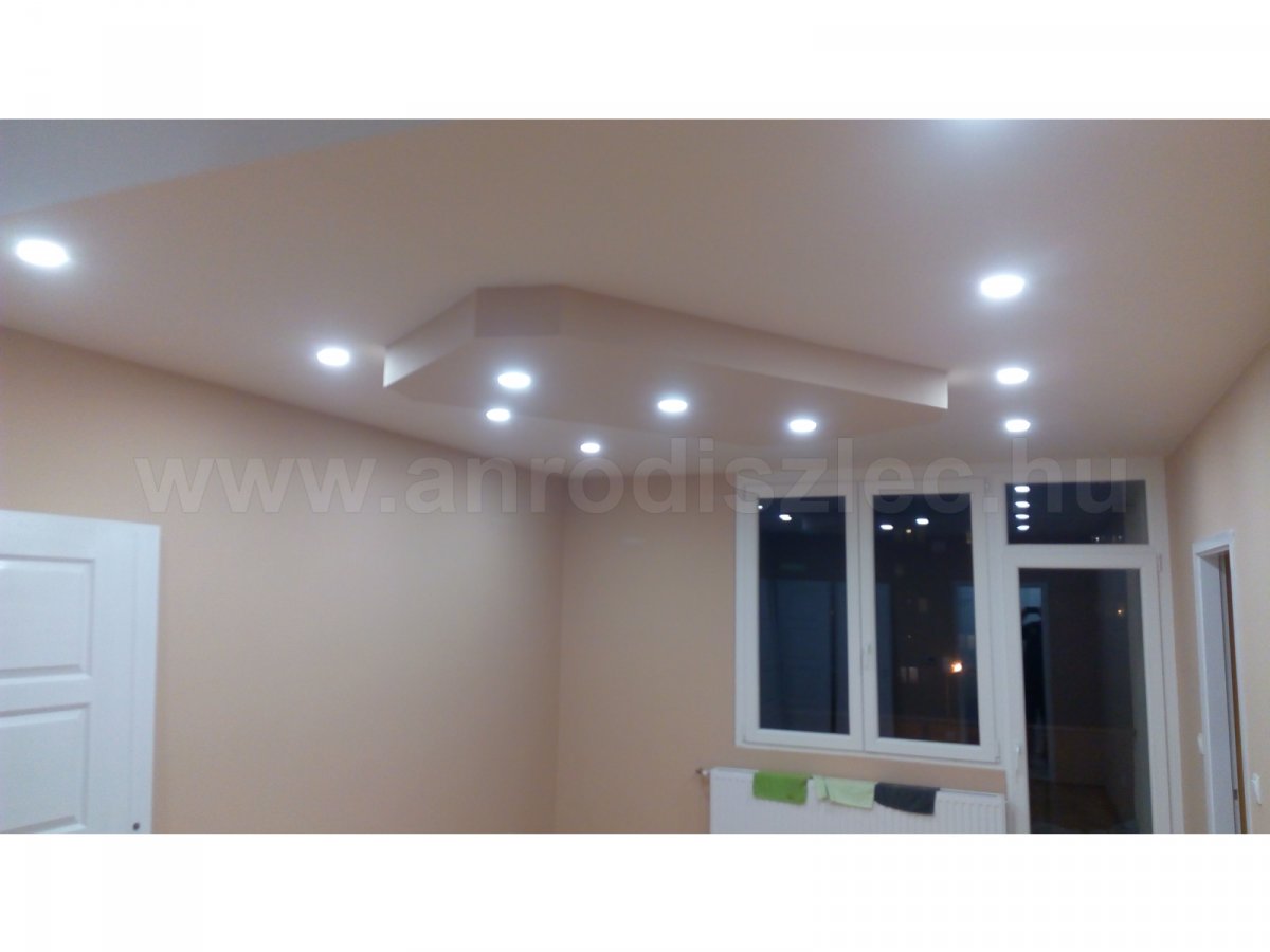 Nappali 11 db 6 w-os panel, külön kapcsolva 3 és 8 darab