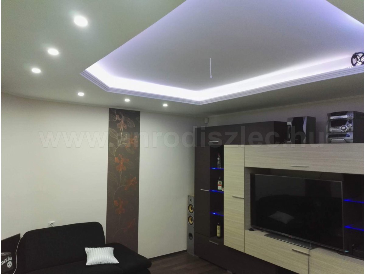 Nappali szoba modern led világításokkal