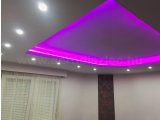 RGB LED szalagos álmennyezet - pinkben