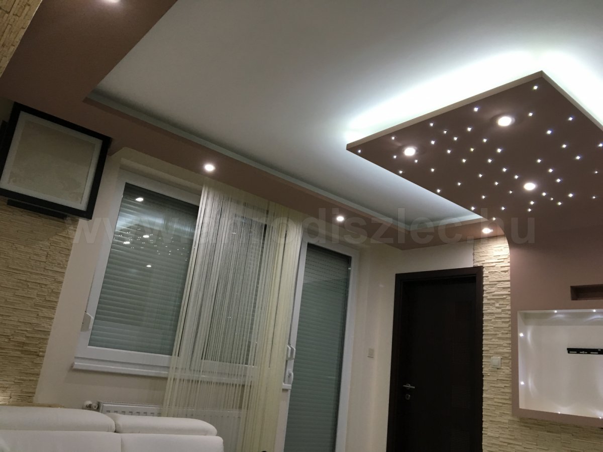 Szép és hangulatos világítás a nappaliban LED égi csillag ledekből 