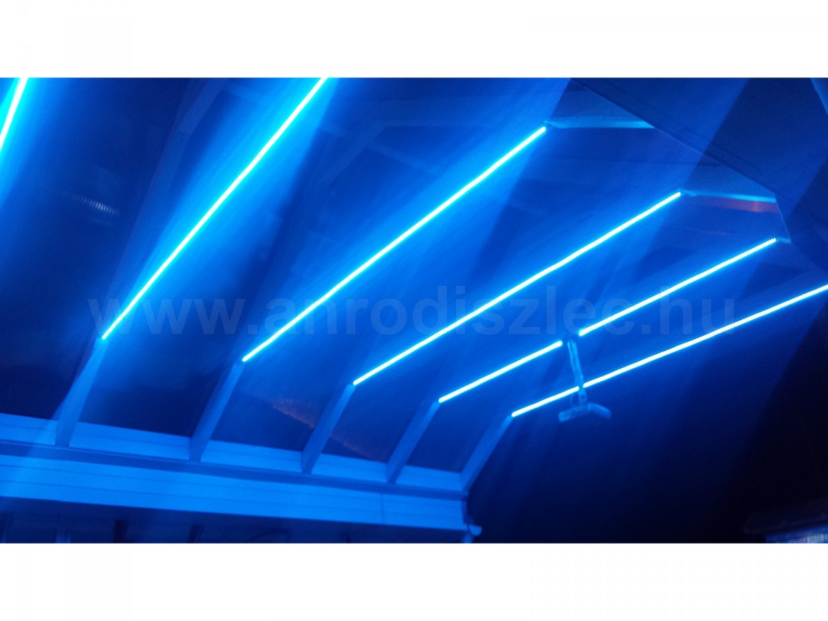 Tetőről jövő színváltós világítás RGB LED szalag felhasználásával