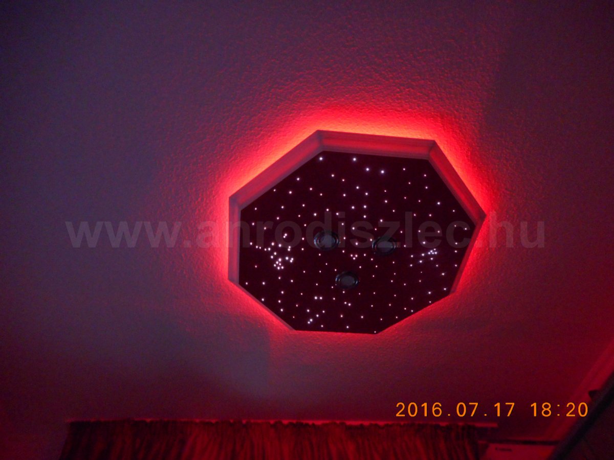 Nyolcszög alakú gipszkarton sziget színváltós LED fénnyel és mini ledekkel