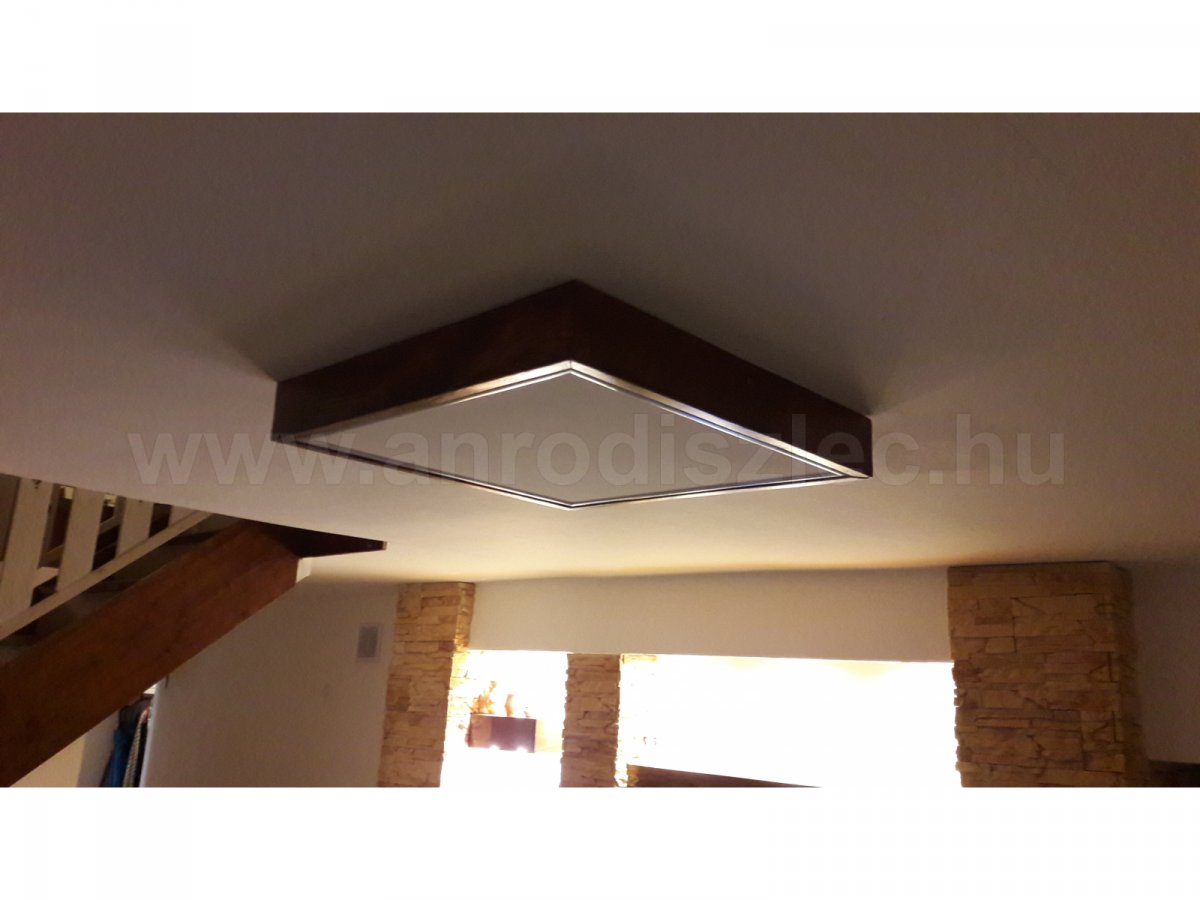 LED panel fa keretben nappali mennyezetén