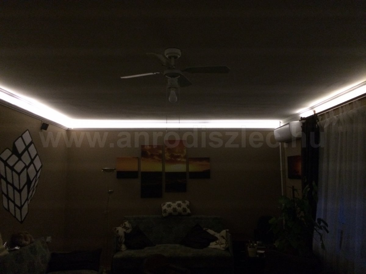 LED szalagos nappali hangulatvilágítás