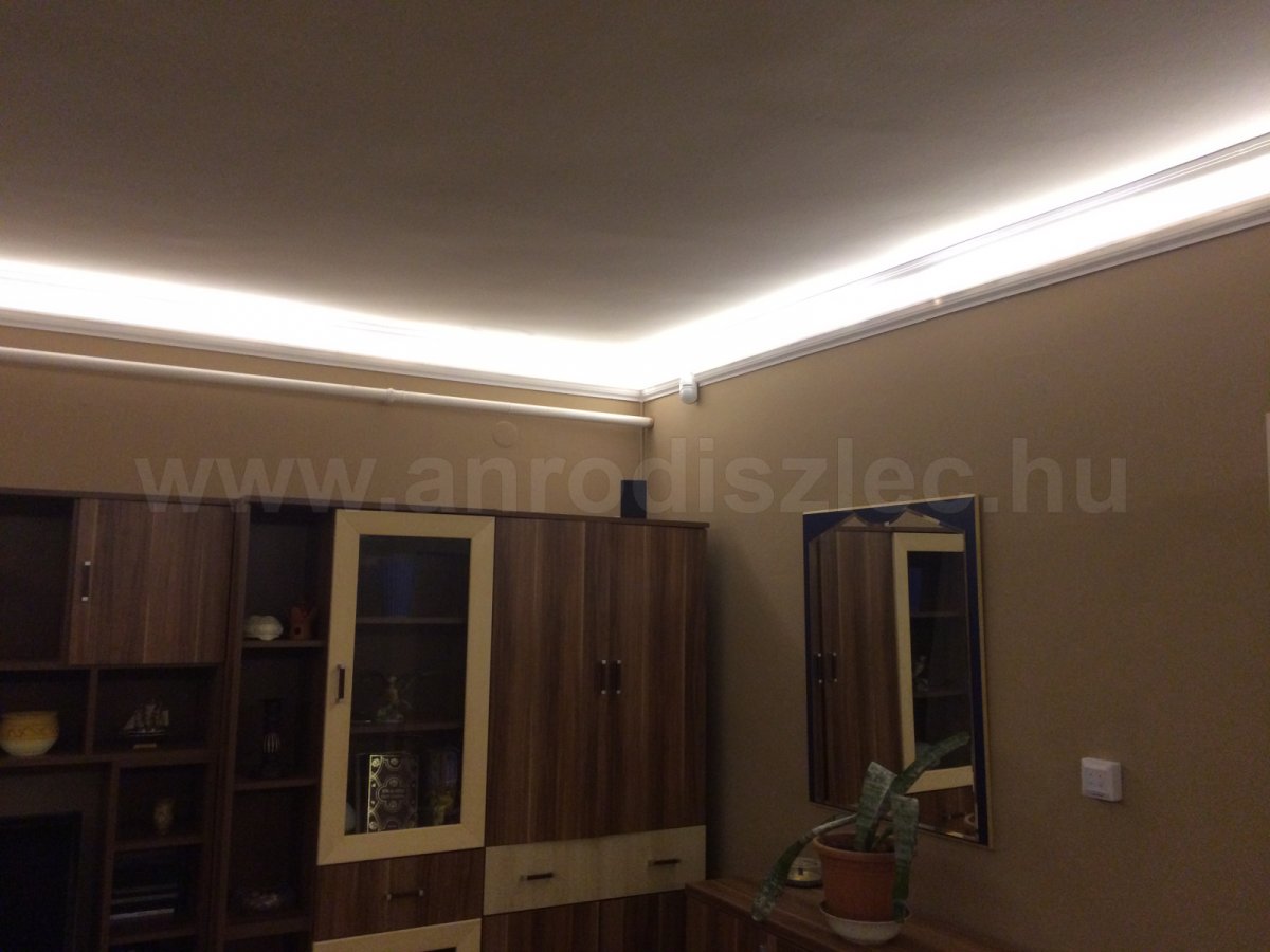 LED szalagos nappali díszkivilágítás