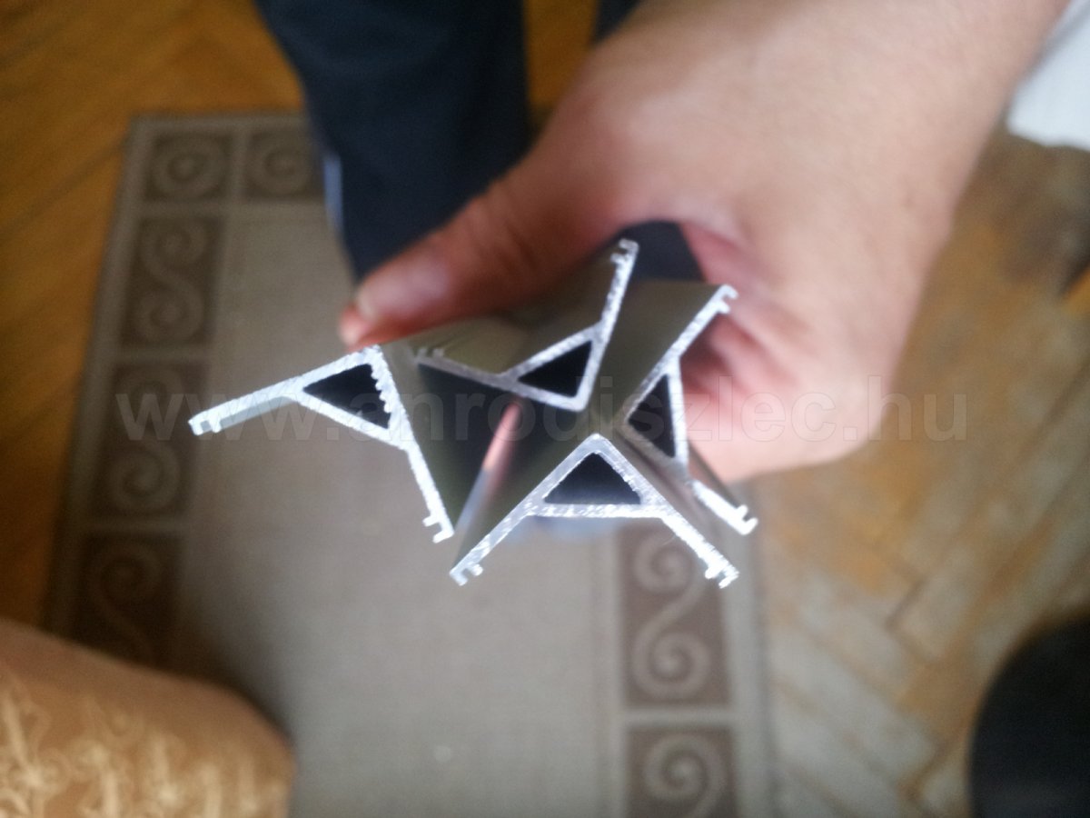 A natúr alapanyag, megmunkálás előtt  ALP006 led profil