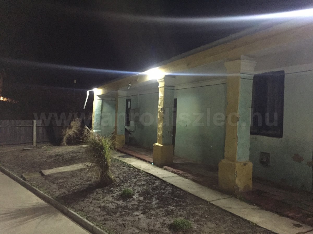 Melléképület világítás 10W LED fényvető