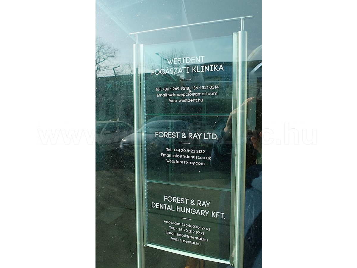 Plexi cégtábla LED szalagos megvilágítással