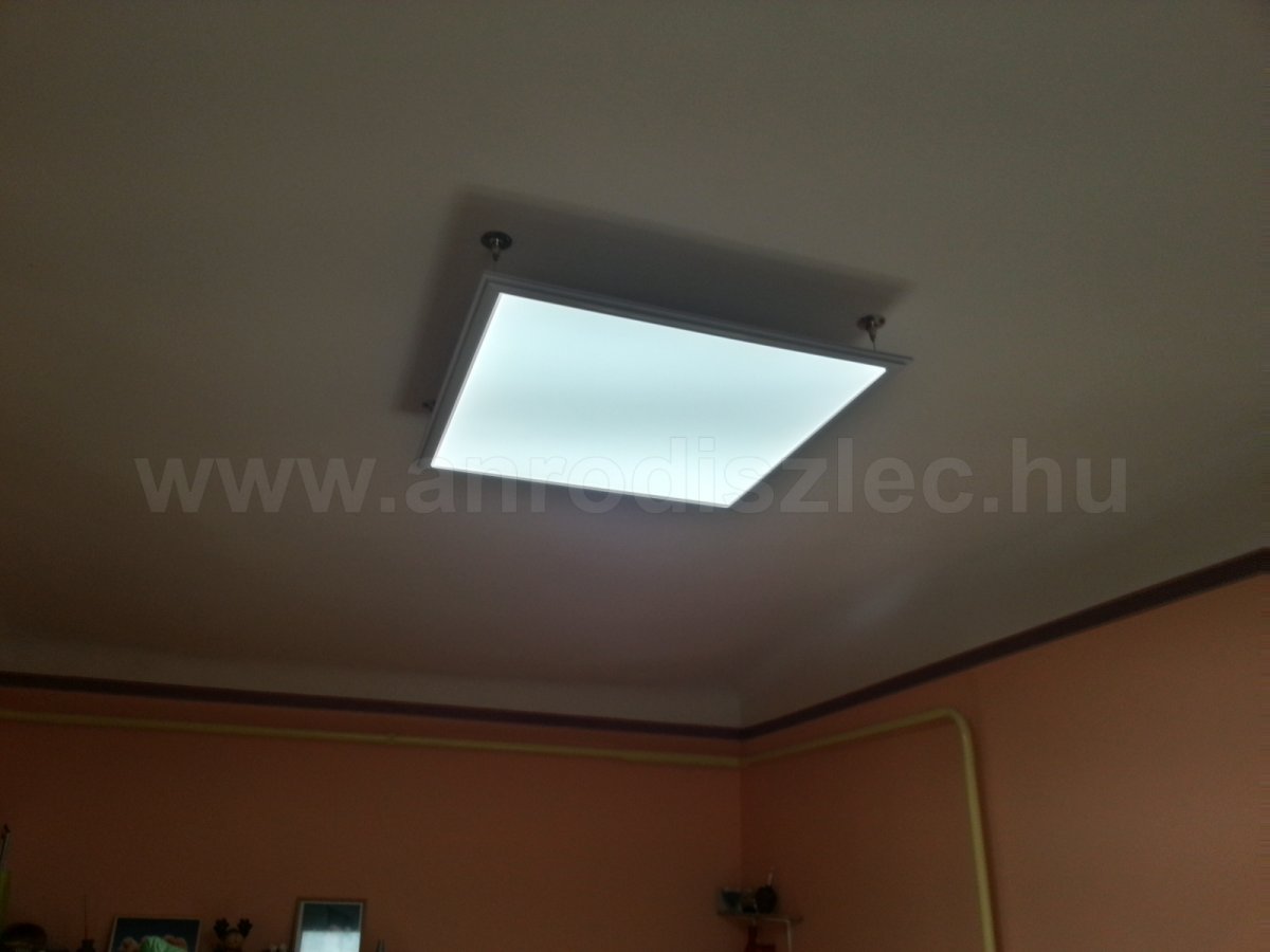 LED panel rövid függesztékkel - így világítja be a helyiséget.