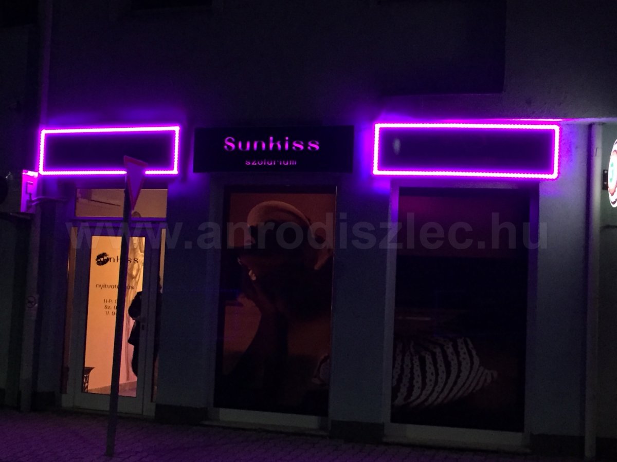 Szolárium külső cégtáblák megvilágítása