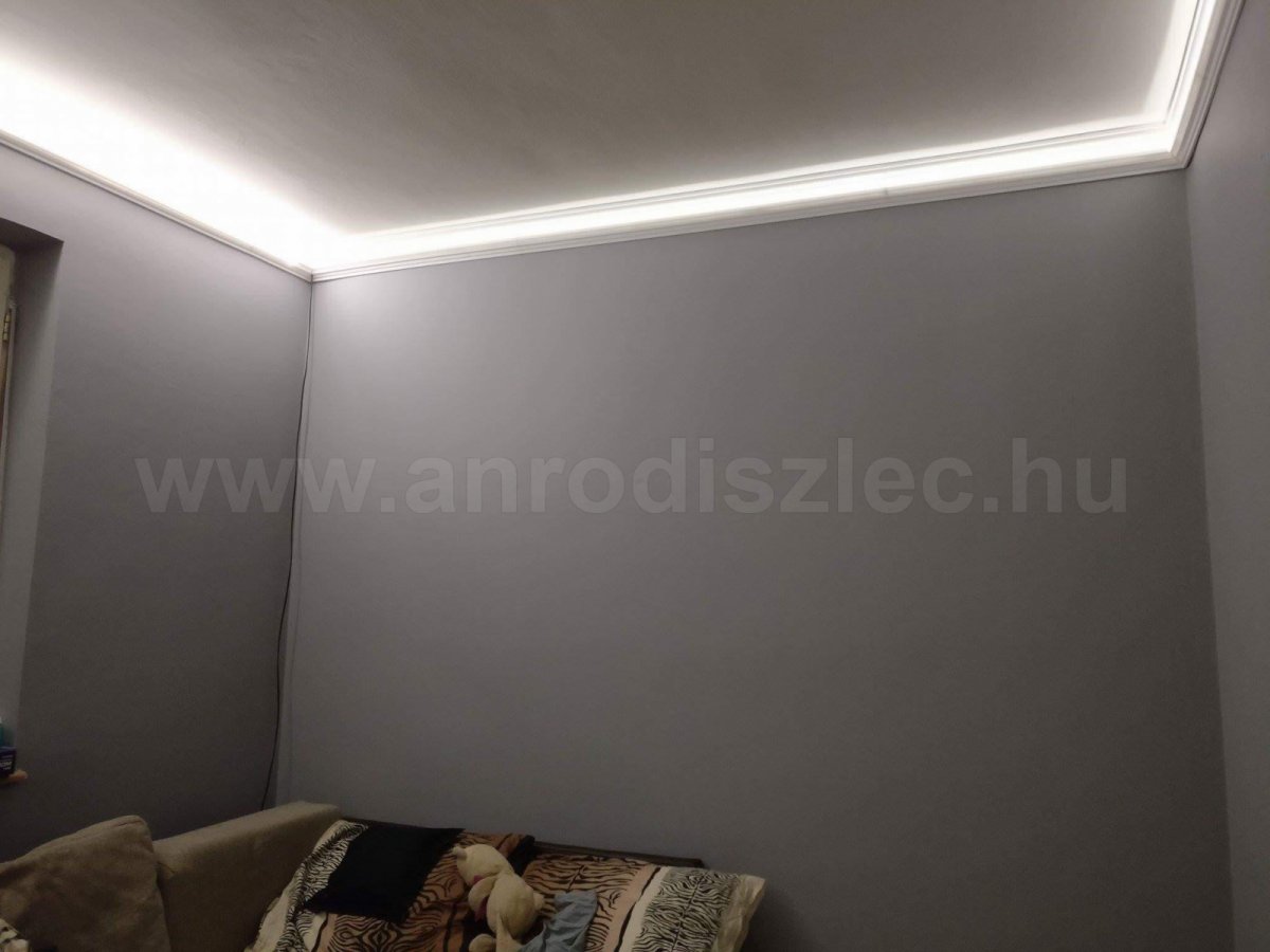 Tiniszoba LED világítással