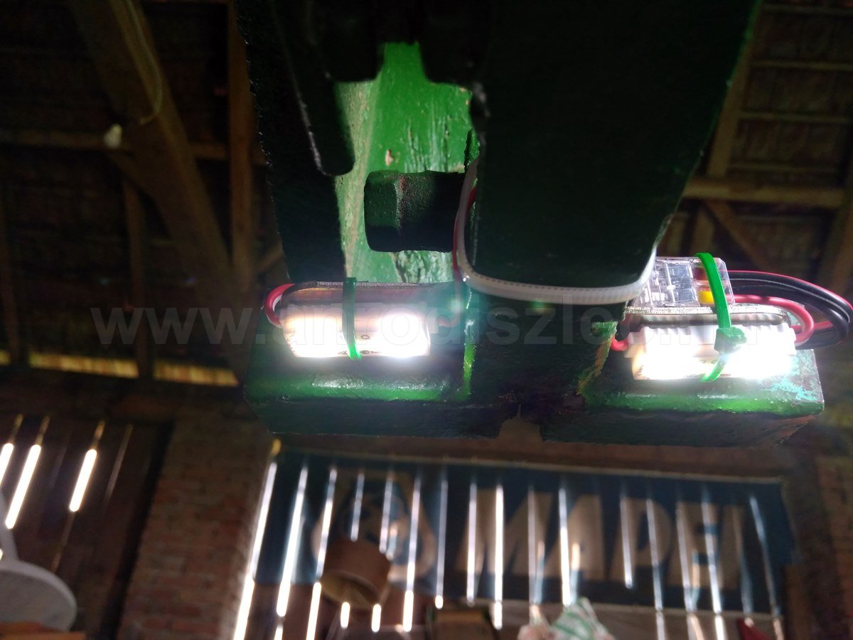 LED modul, szalagfűrészlap világítás működésben