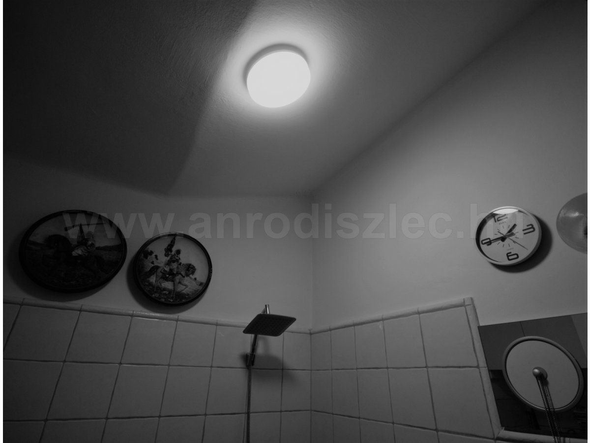 LED világítás fürdőben, cseppálló mennyezeti lámpatesttel
