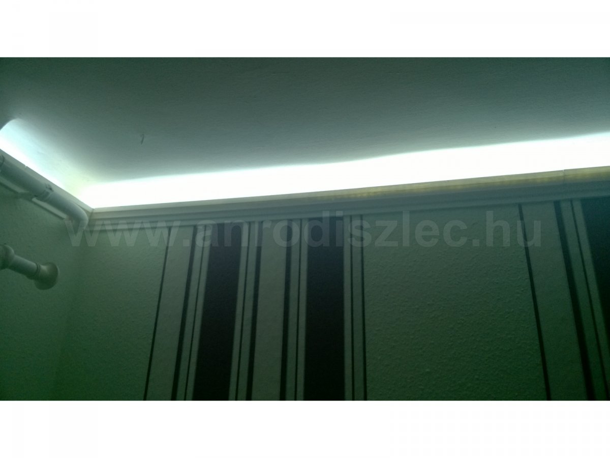 Oldalfali díszléc rejtett világítással
