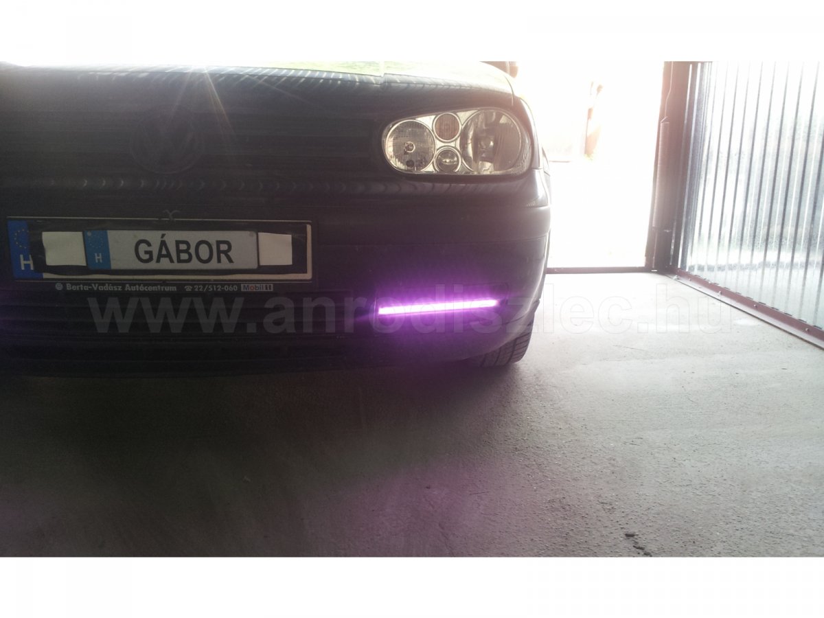 Menetfény vagy ködlámpa helyett van felrakva, és a led világítás csak dekoráció!