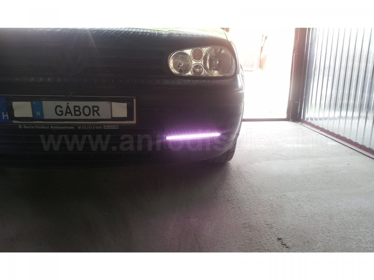 Fekete VW LED dekorfénnyel. 
