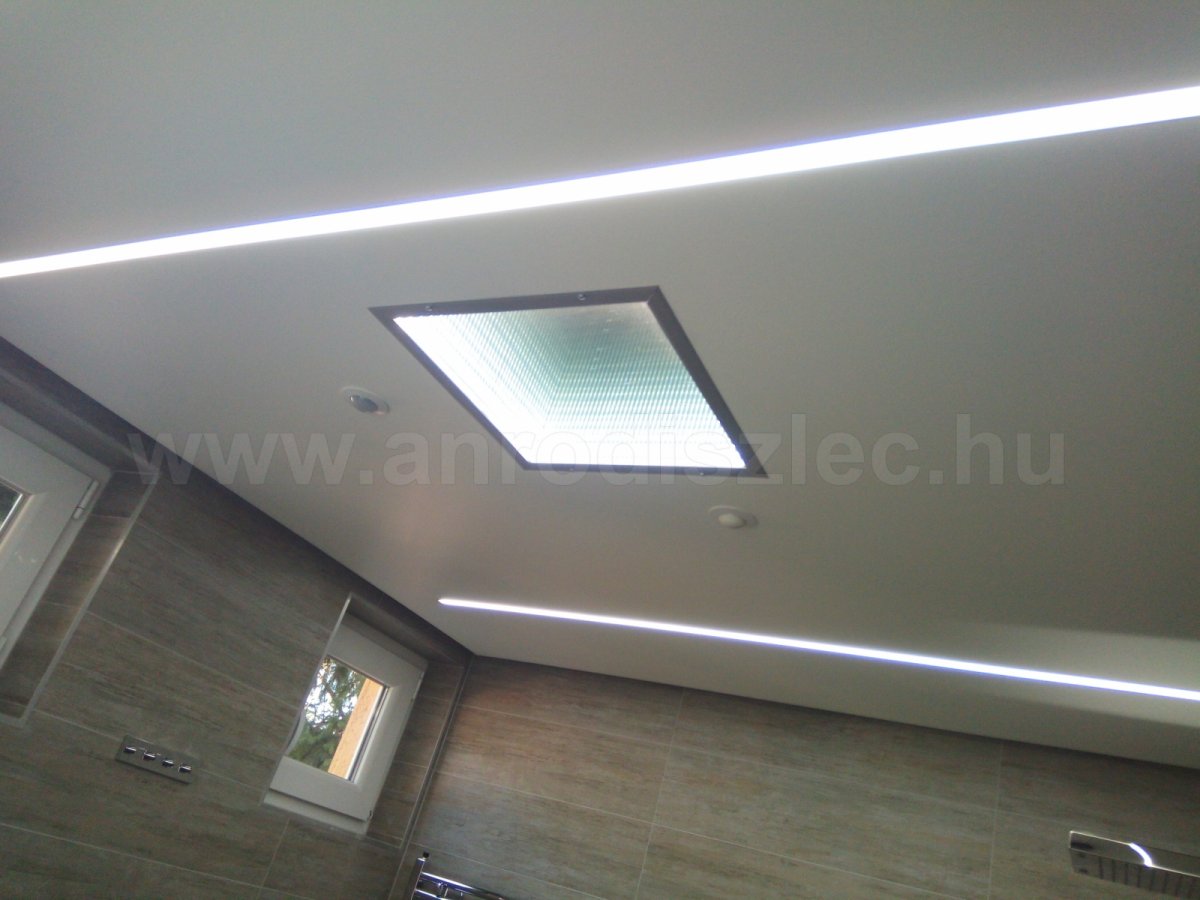 LED mennyezetvilágítás fürdőben