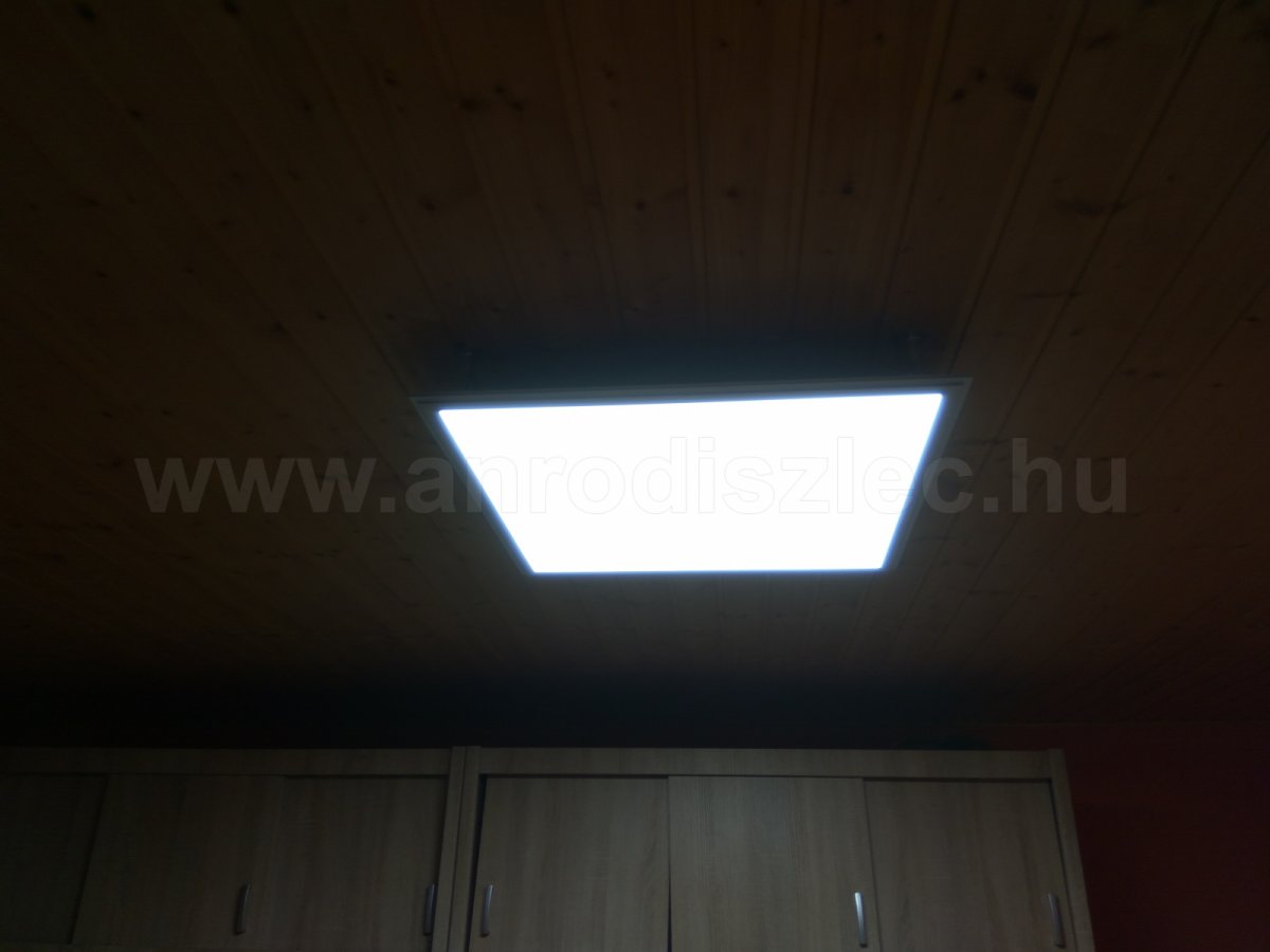 Világító természetes fehér színű LED panel
