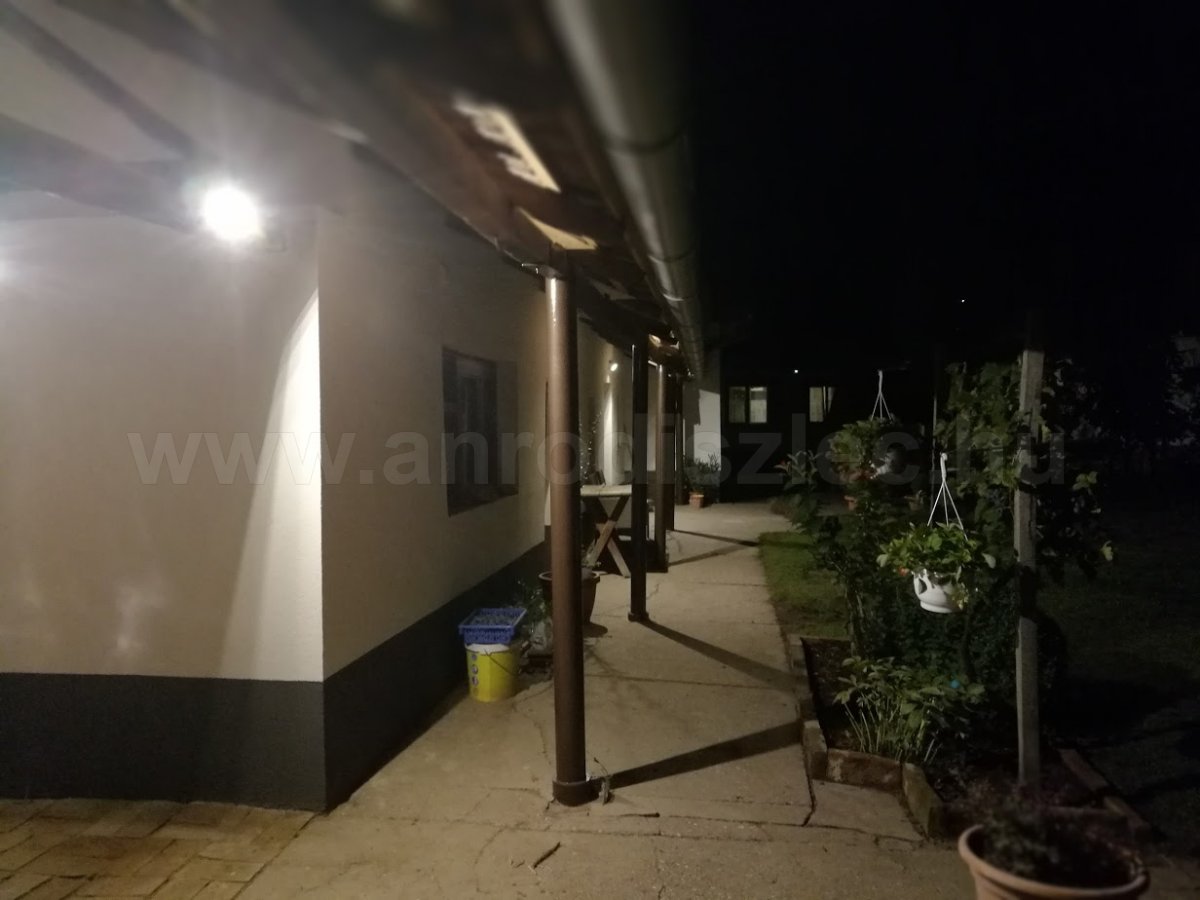 Hátsó épület világítása 10 watt ledes reflektorokkal