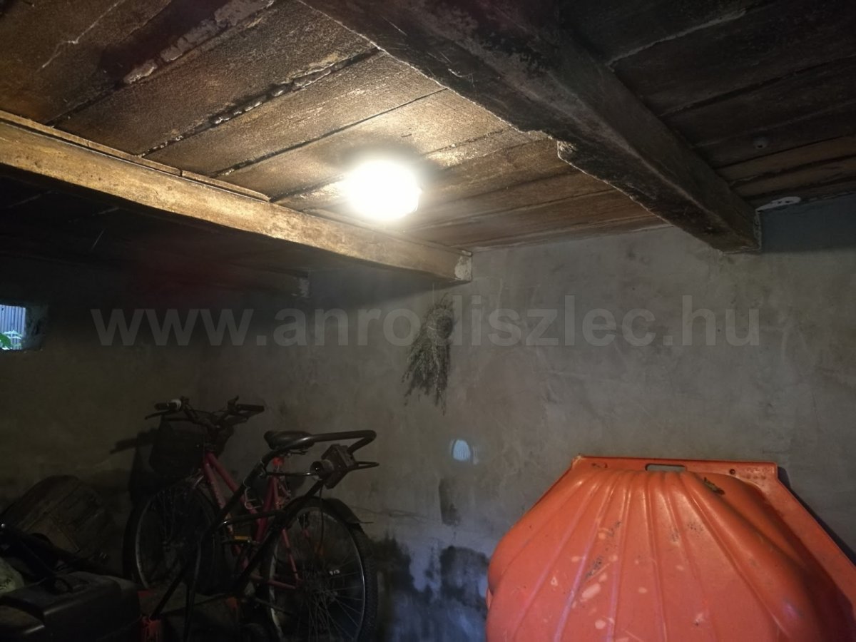 Melléképület 6 Wattnyi LED világítással