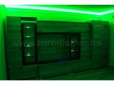 Nappali szoba RGB színváltós fénnyel és szekrény LED polcvilágítással (zöld)