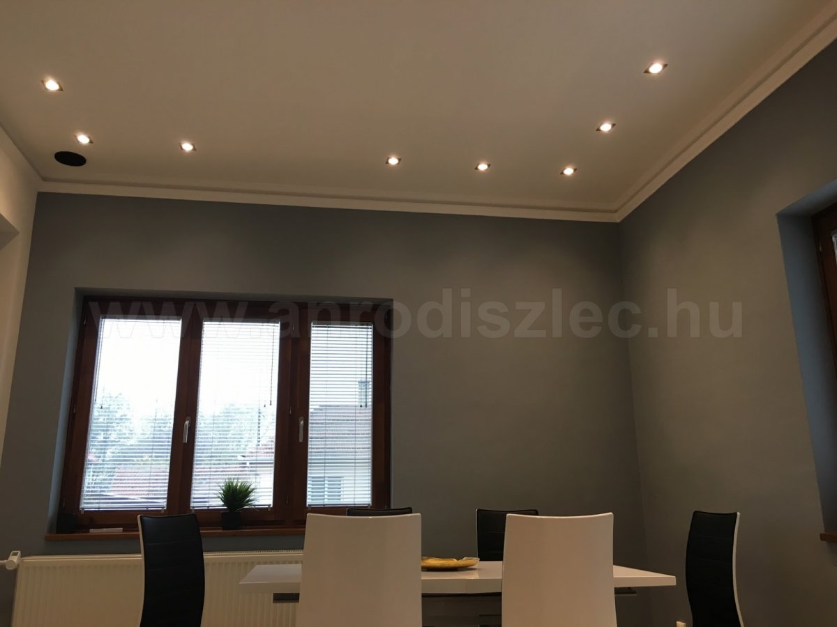 Tárgyaló modern szürke színben, ledes spotokkal