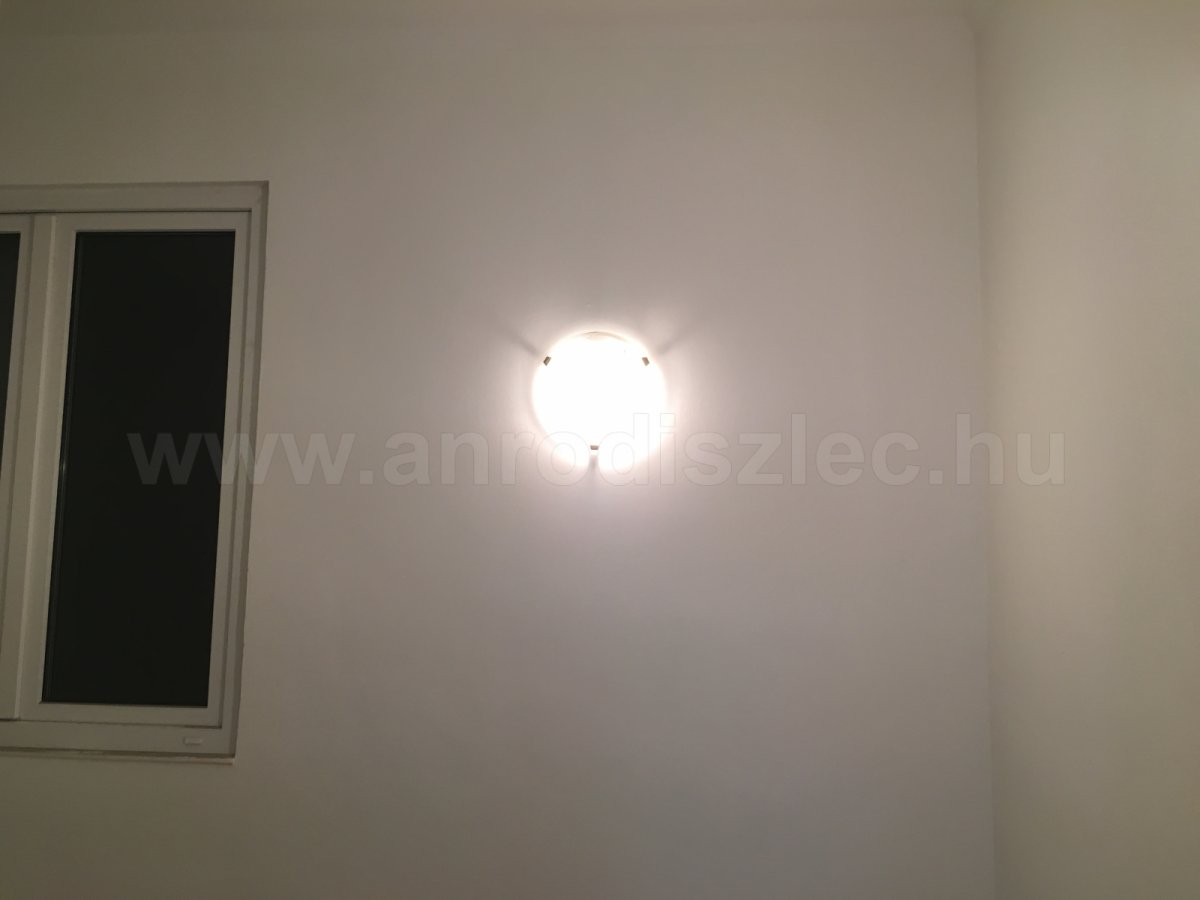 Ufo lámpa lépcsőházban natúr ledlámpával