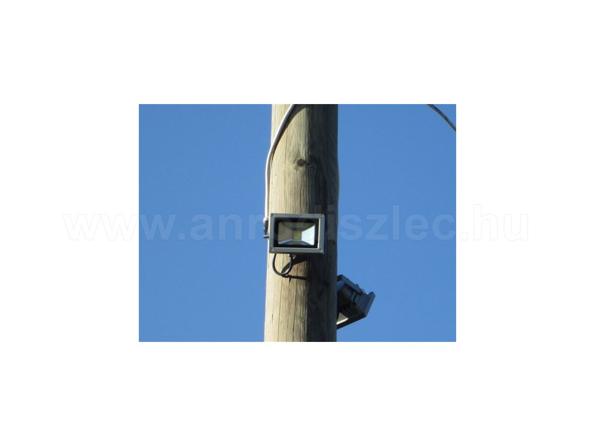 LED reflektor oszlopon