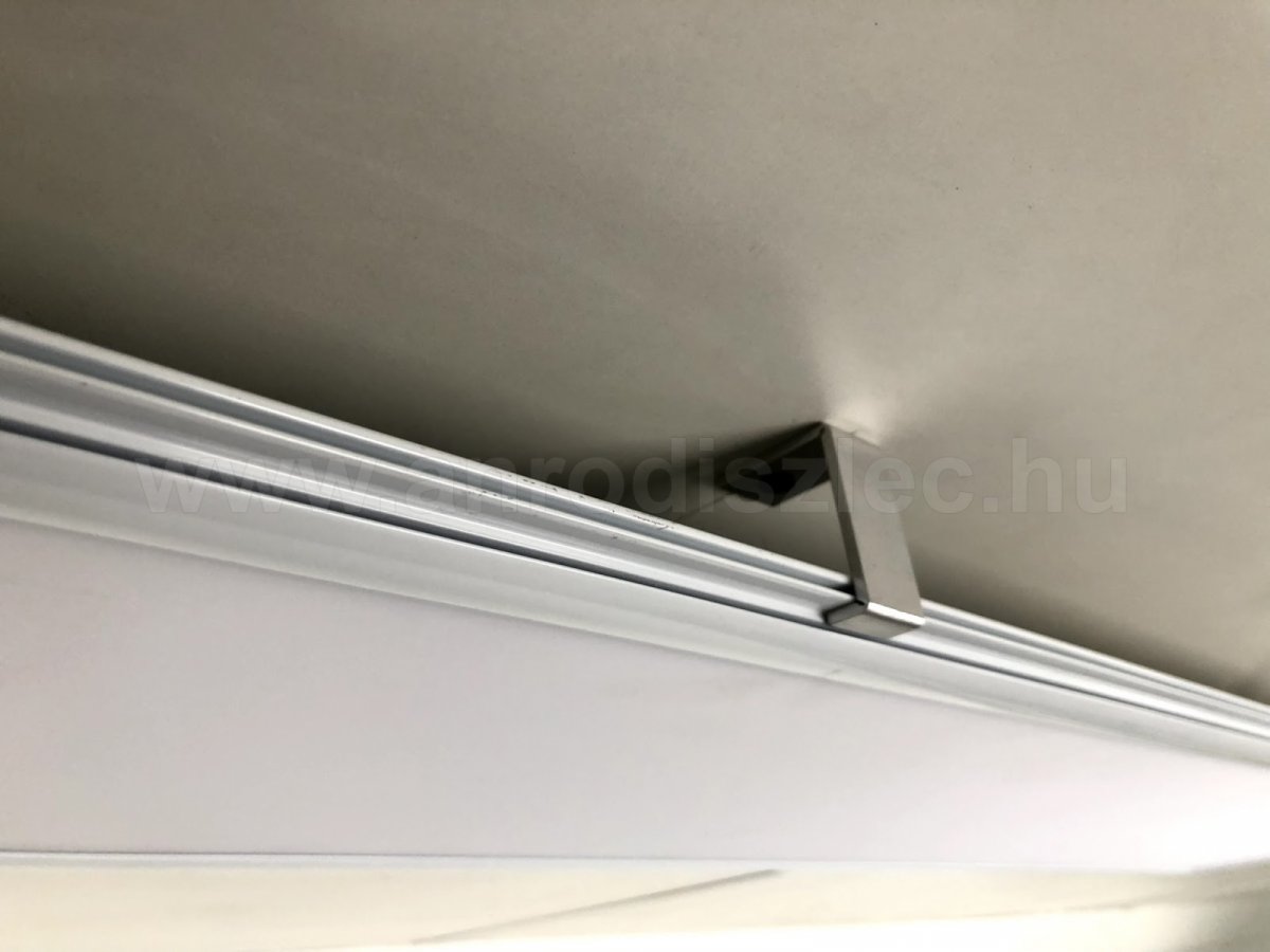 Alu lapos profil házilag U alakúvá hajtogatva. Festhető is. LED panel felszereléséhez.