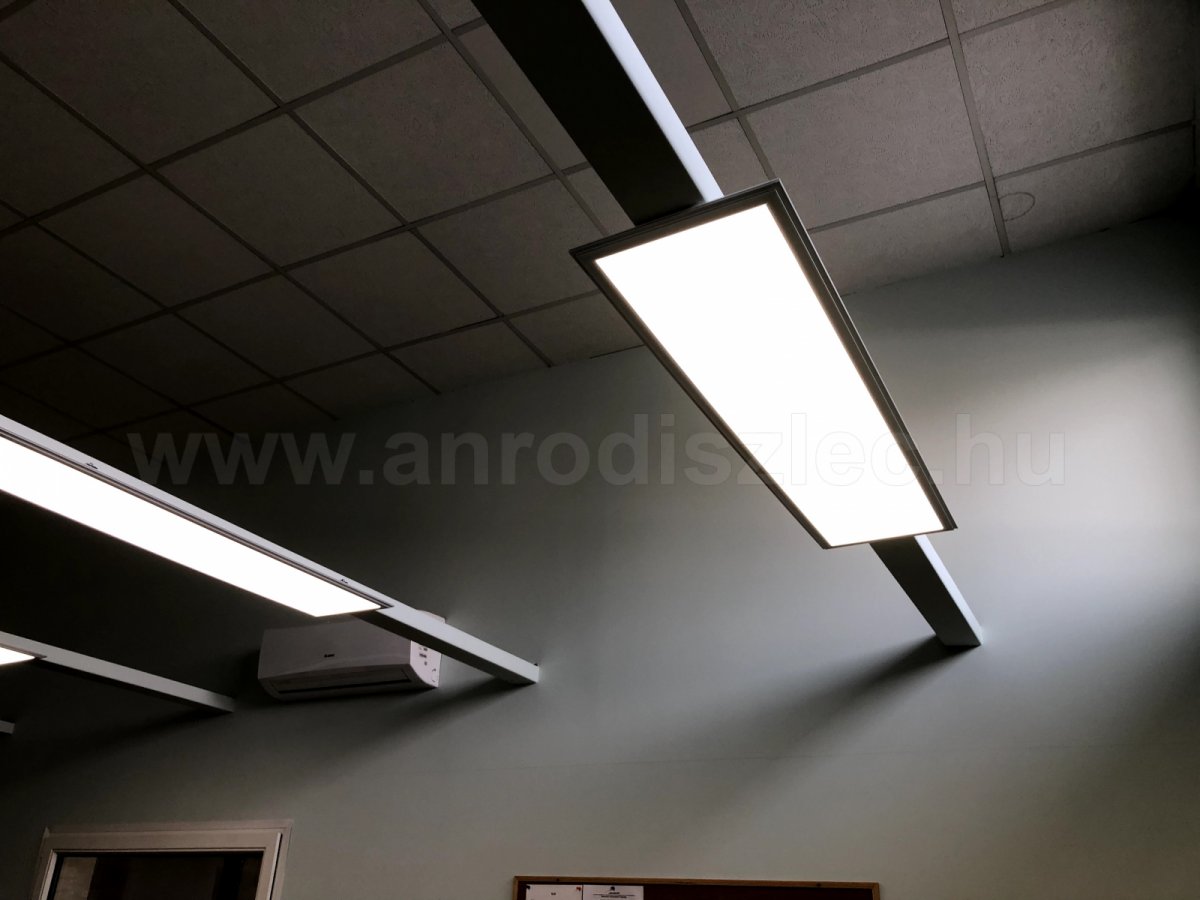LED panel függesztők az ANRO bemutatóteremben