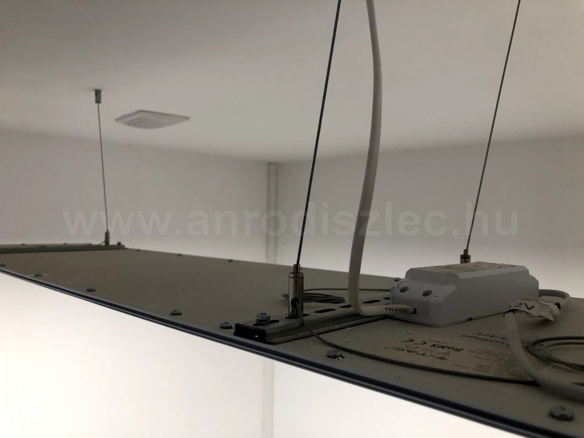 LED panel függesztők az ANRO bemutatóteremben