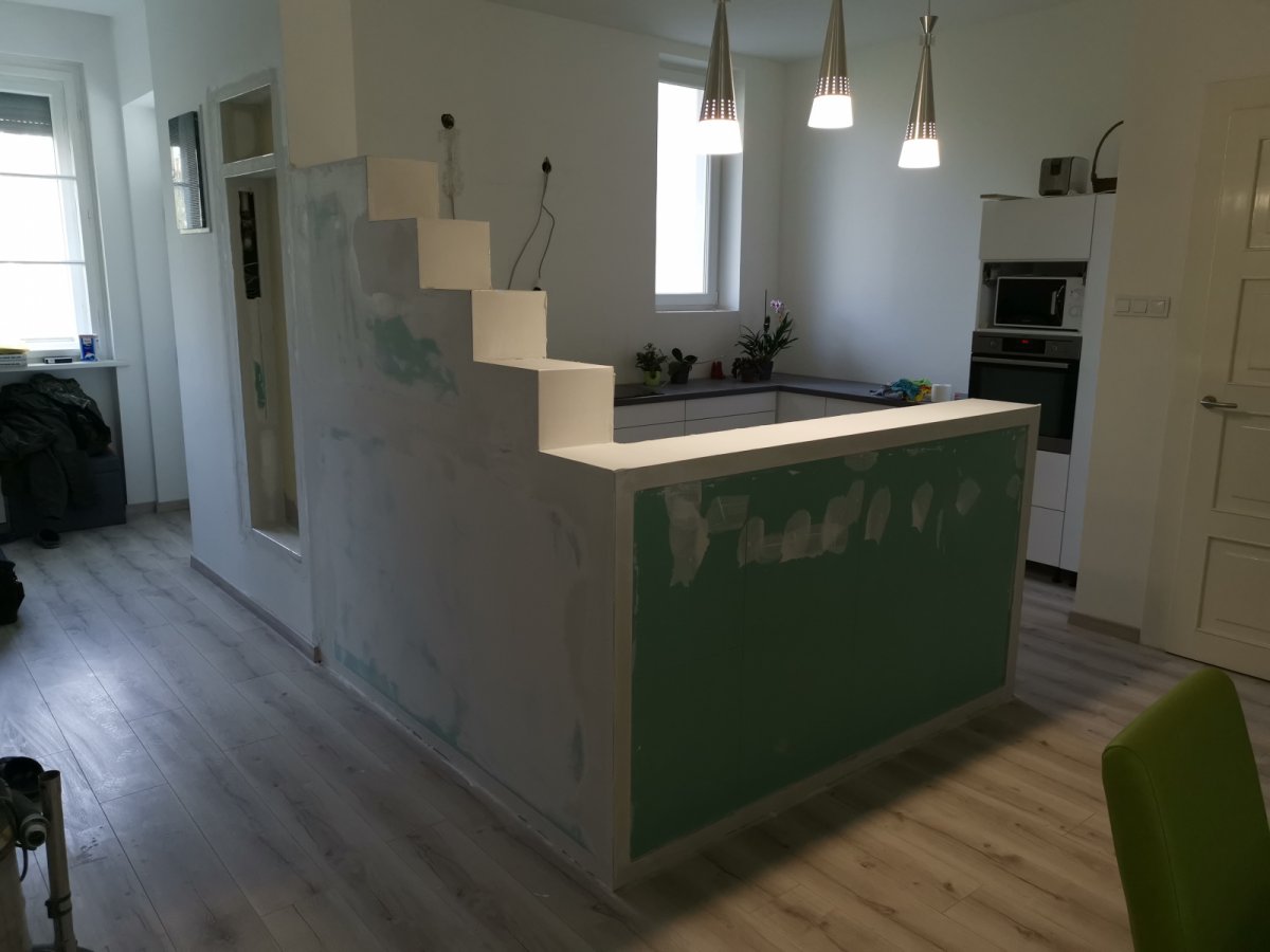 Felület előkészítése a 3D falpanel felragasztása előtt