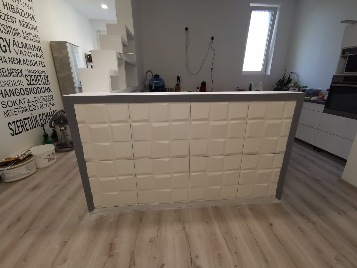 Oberon 3D falpanel dekorációs konyhai átadópulton, modern stílusú lakásban. 