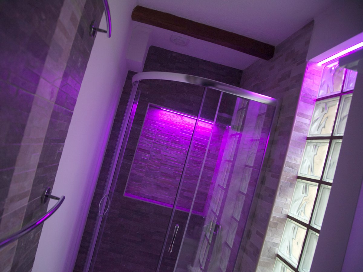 Fürdőszoba RGB LED világítás