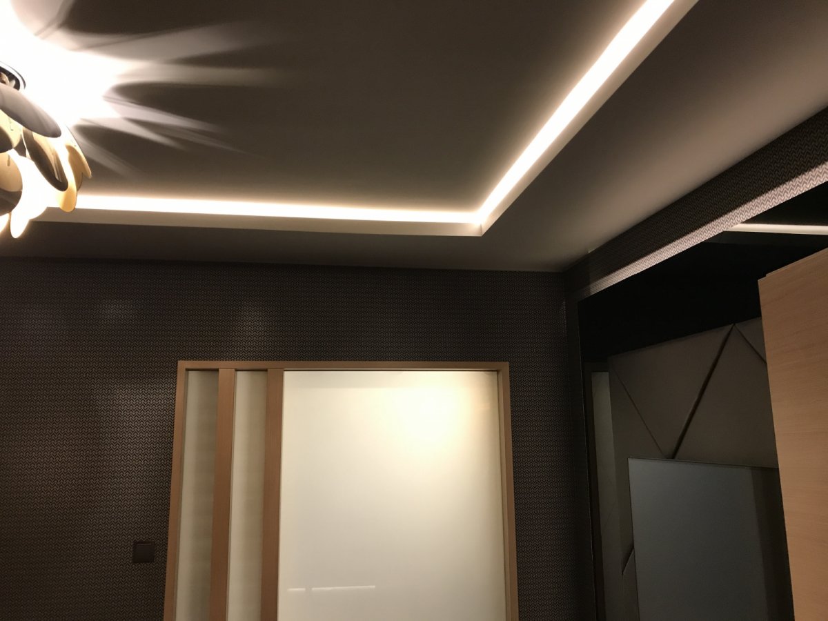 LED rejtett világítás gipszkarton párkányban