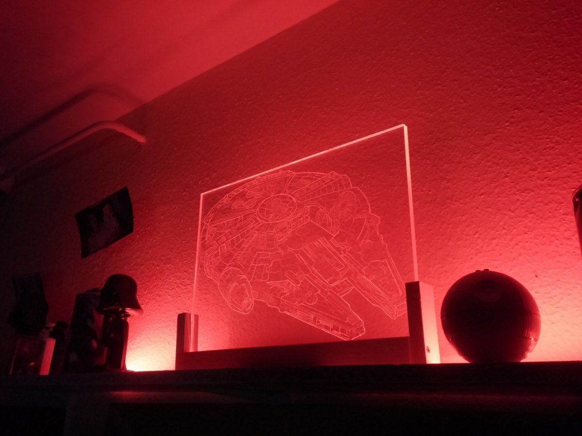 Plexi tábla élvilágítása színváltós LED szalaggal