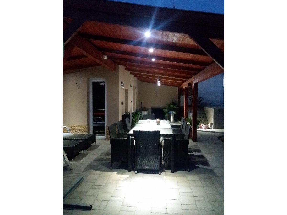 Egy szuper terasz szuper led fényekkel 