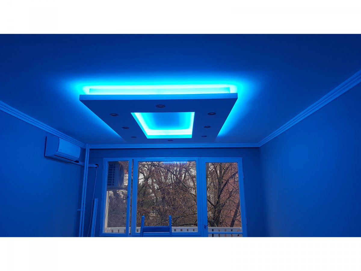 Téglalap alakú álmennyezet színes RGB LED fénnyel 