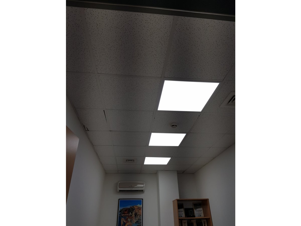 Irodahelyiség LED panel világítással, szellőzővel, füstjelzővel, légkondival