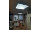 Látszerész üzlet, optika megvilágítása hidegfehér led panel 