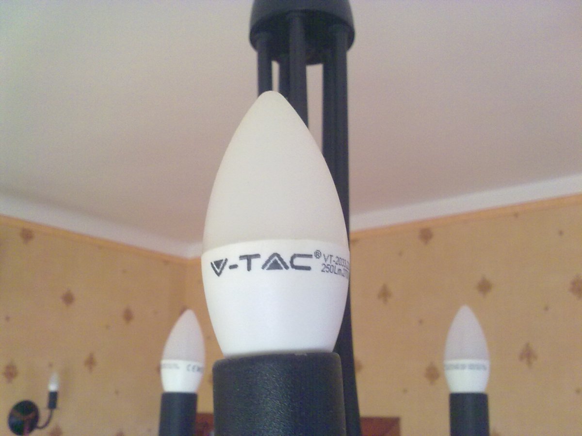 V-tac led gyertyaizzó fekete csillárral