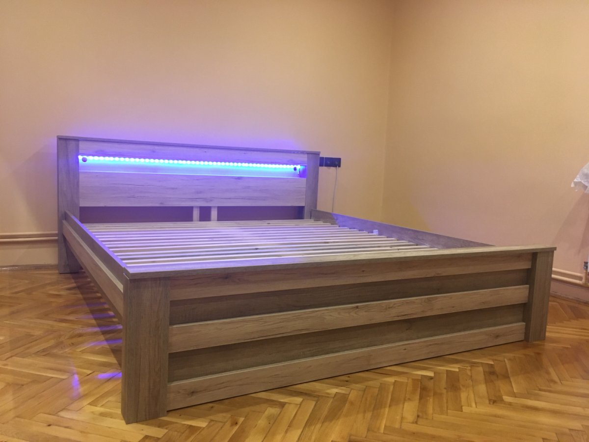 Új ágy dizájnos ágyvilágítással 